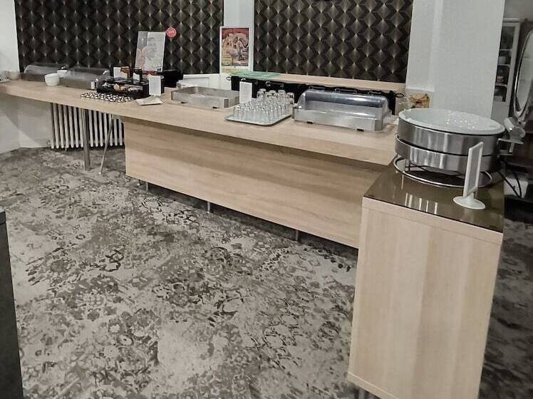 בית מלון כפרי Hôtel Continental Pau Centre