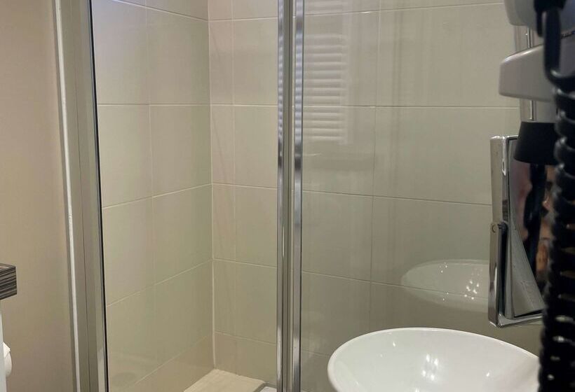 Отель Best Western Plus Hôtel La Rade