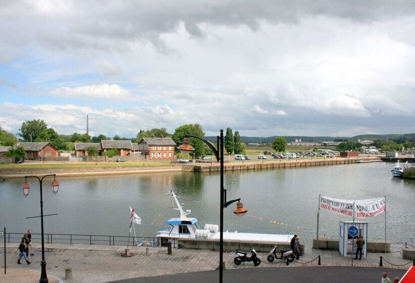 هتل Best Western Le Cheval Blanc  Vue Sur Le Port Plein Centre Ville