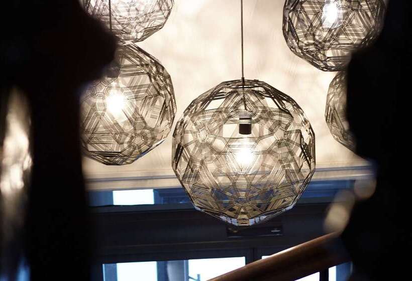 هتل Best Western Le Cheval Blanc  Vue Sur Le Port Plein Centre Ville