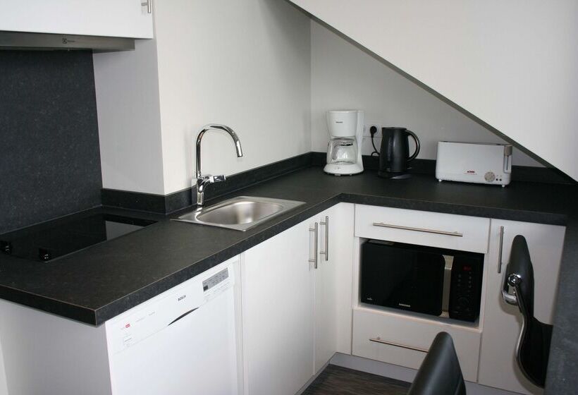 هتل Best Western Le Cheval Blanc  Vue Sur Le Port Plein Centre Ville