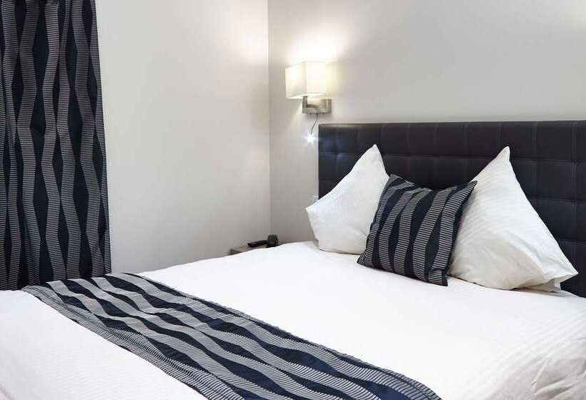 هتل Best Western Le Cheval Blanc  Vue Sur Le Port Plein Centre Ville