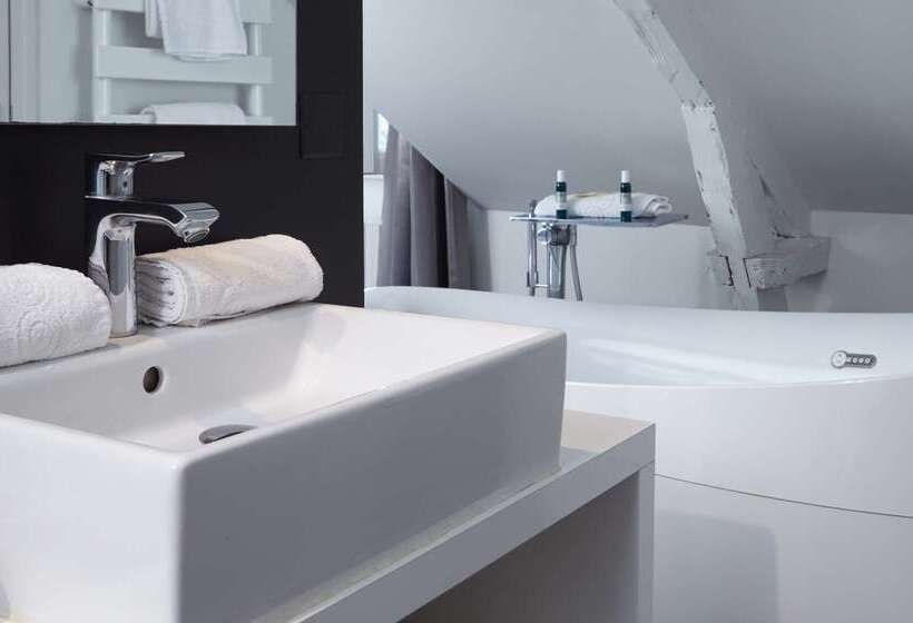 هتل Best Western Le Cheval Blanc  Vue Sur Le Port Plein Centre Ville