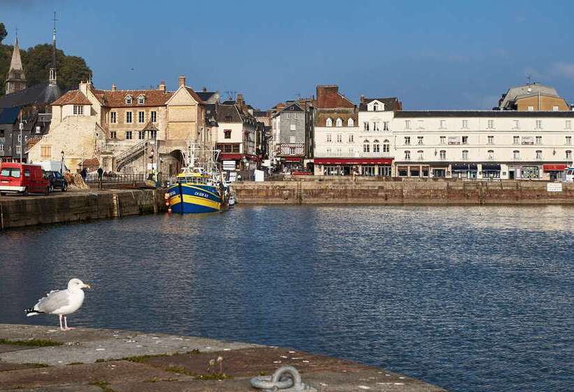 هتل Best Western Le Cheval Blanc  Vue Sur Le Port Plein Centre Ville