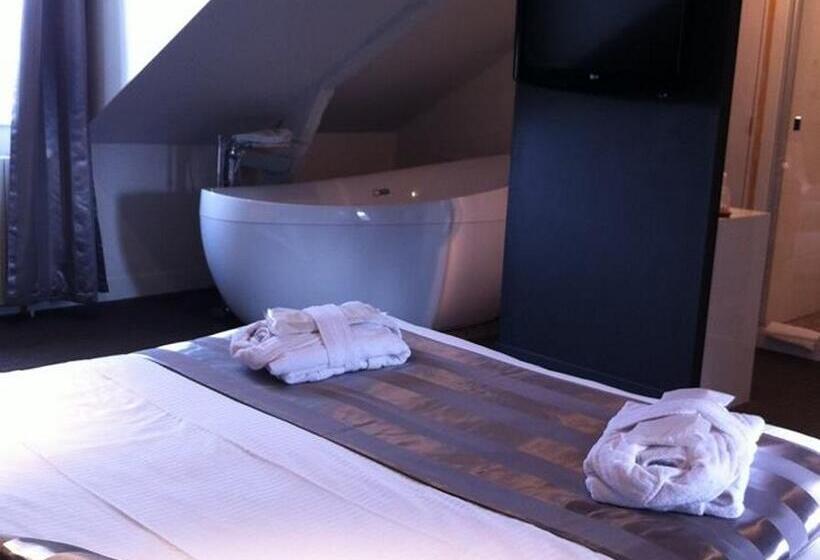 هتل Best Western Le Cheval Blanc  Vue Sur Le Port Plein Centre Ville