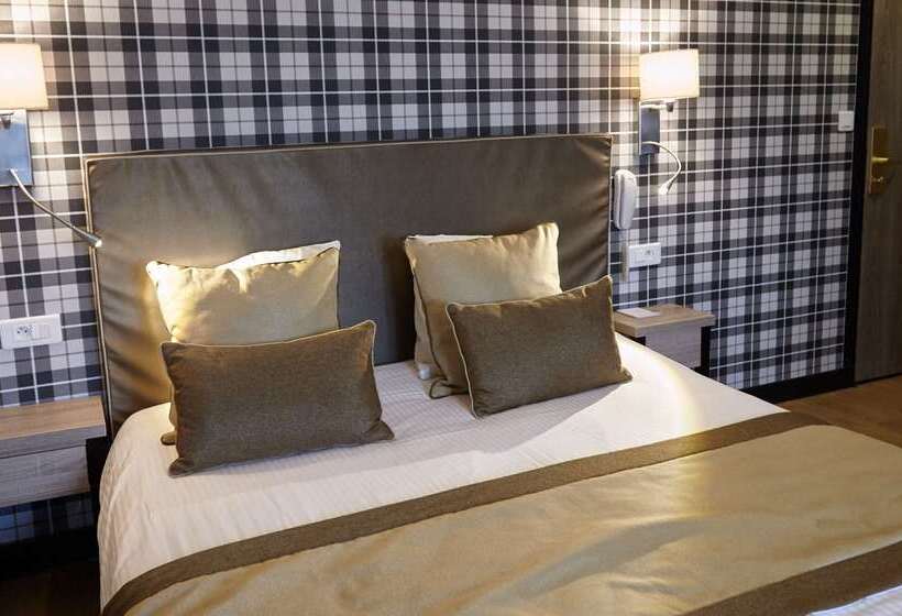 هتل Best Western Le Cheval Blanc  Vue Sur Le Port Plein Centre Ville