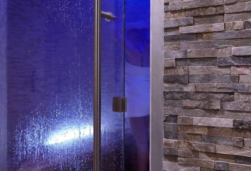 هتل Best Western Le Cheval Blanc  Vue Sur Le Port Plein Centre Ville