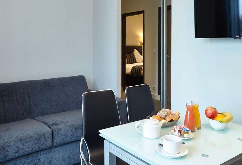 هتل Best Western Le Cheval Blanc  Vue Sur Le Port Plein Centre Ville