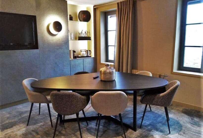 هتل Best Western Le Cheval Blanc  Vue Sur Le Port Plein Centre Ville