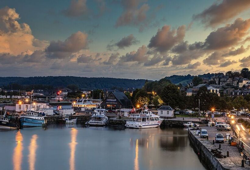 هتل Best Western Le Cheval Blanc  Vue Sur Le Port Plein Centre Ville