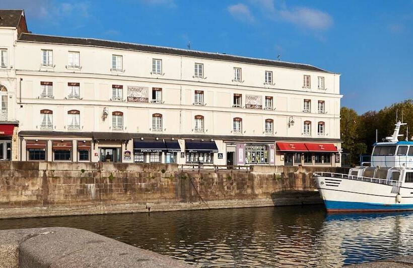 هتل Best Western Le Cheval Blanc  Vue Sur Le Port Plein Centre Ville