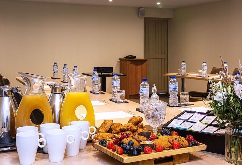 هتل Best Western Le Cheval Blanc  Vue Sur Le Port Plein Centre Ville