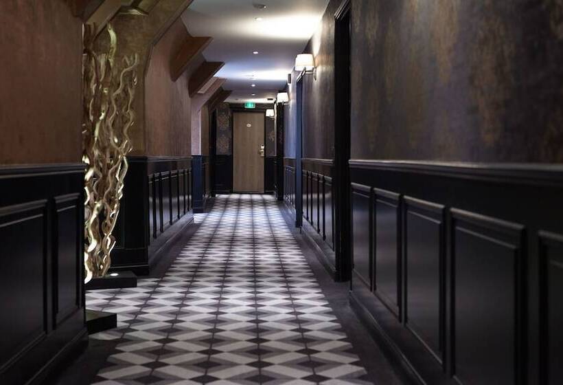 هتل Best Western Le Cheval Blanc  Vue Sur Le Port Plein Centre Ville