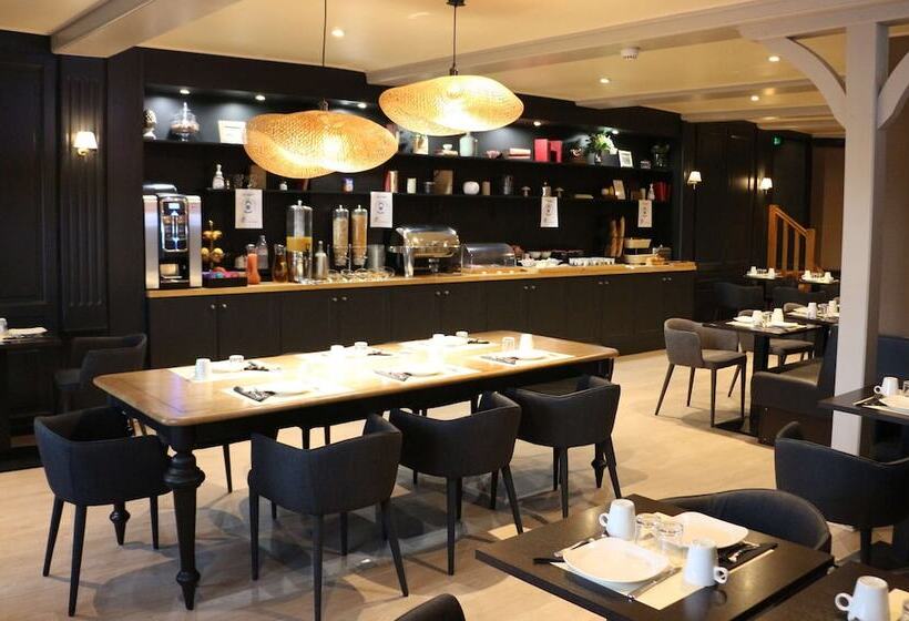 هتل Best Western Le Cheval Blanc  Vue Sur Le Port Plein Centre Ville