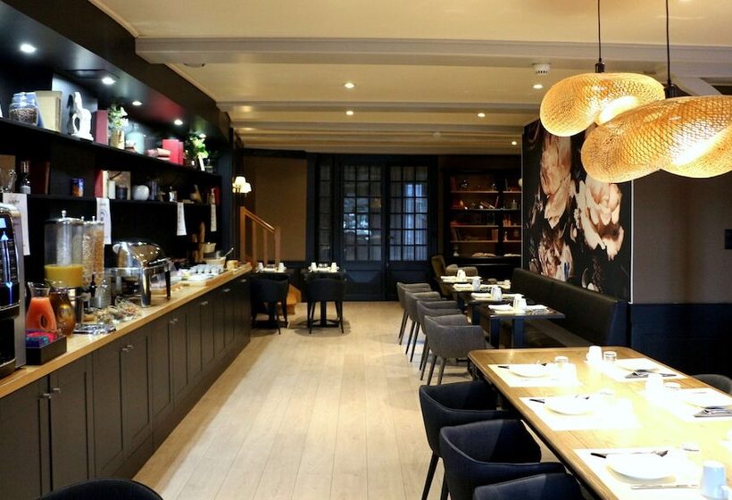 هتل Best Western Le Cheval Blanc  Vue Sur Le Port Plein Centre Ville