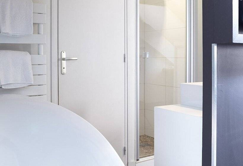 هتل Best Western Le Cheval Blanc  Vue Sur Le Port Plein Centre Ville