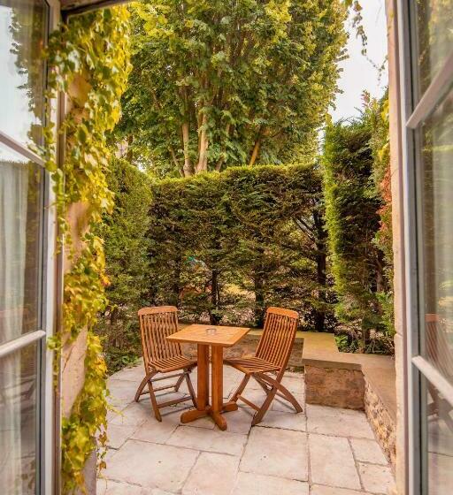 هتل Hôtel Le Donjon   Cœur De La Cité Médiévale