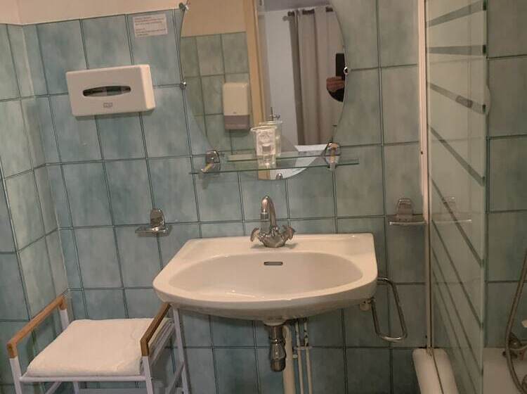 Отель Bon Accueil