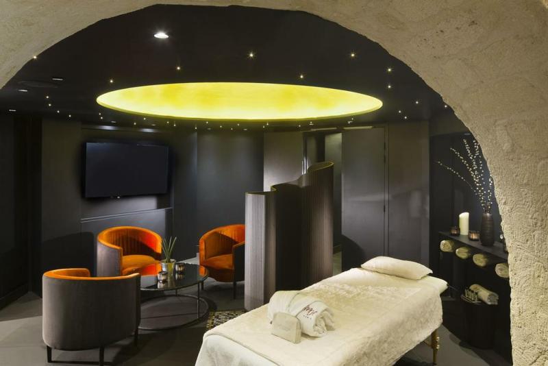 ホテル Bourgogne & Montana