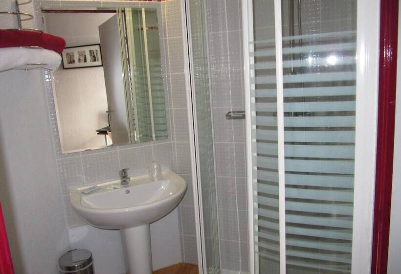 Brit Hotel Essentiel Sète / Balaruc