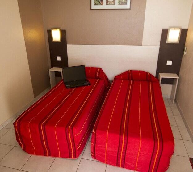 Brit Hotel Essentiel Sète / Balaruc