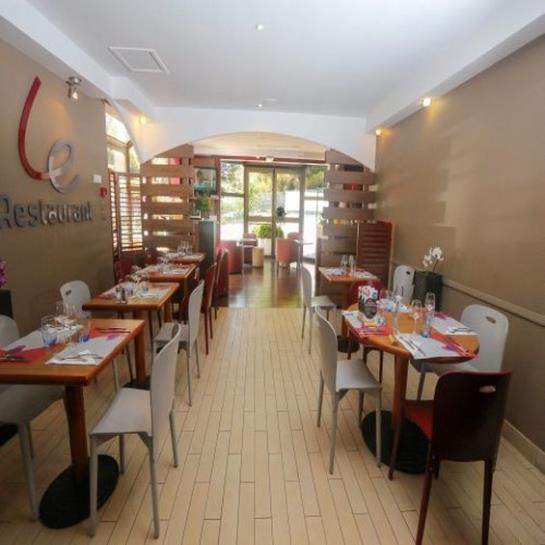 호텔 Campanile Antibes  Juan Les Pins