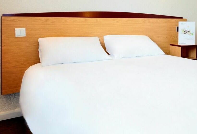 Отель Livry Gargan