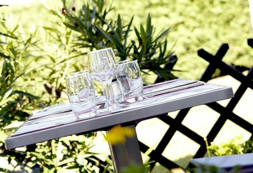 Отель Livry Gargan