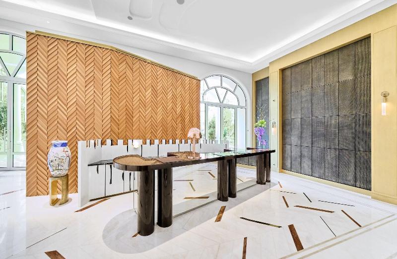 Отель Carlton Cannes, A Regent