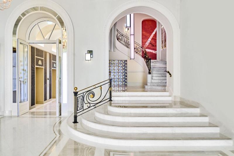Отель Carlton Cannes, A Regent