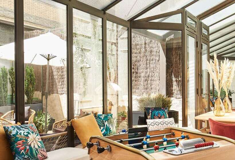 ホテル Cervantes  By Happyculture