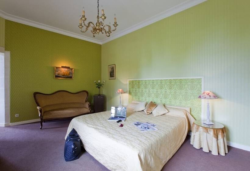 Отель Chateau De La Verie