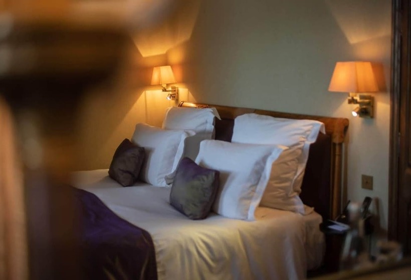 Отель Chateau De Mercues