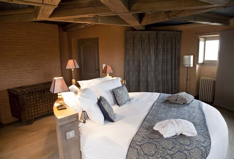 Отель Chateau De Mercues