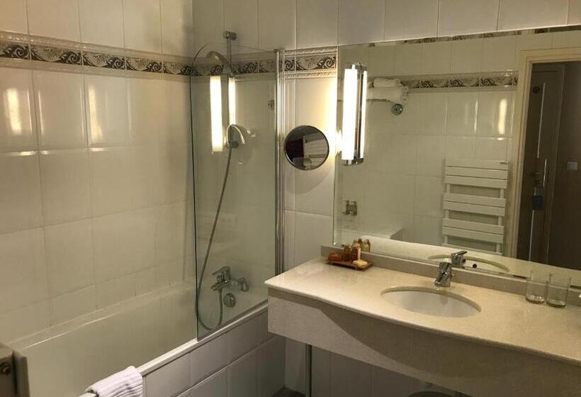 בית מלון כפרי Château De Sancy