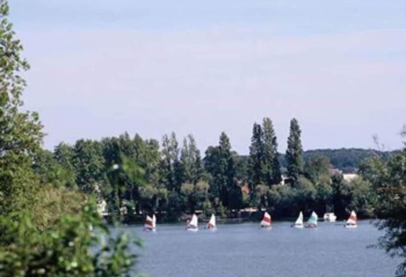 ホテル Logis Hôtel Des Lacs Paris Sud