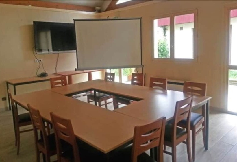 ホテル Logis Hôtel Des Lacs Paris Sud