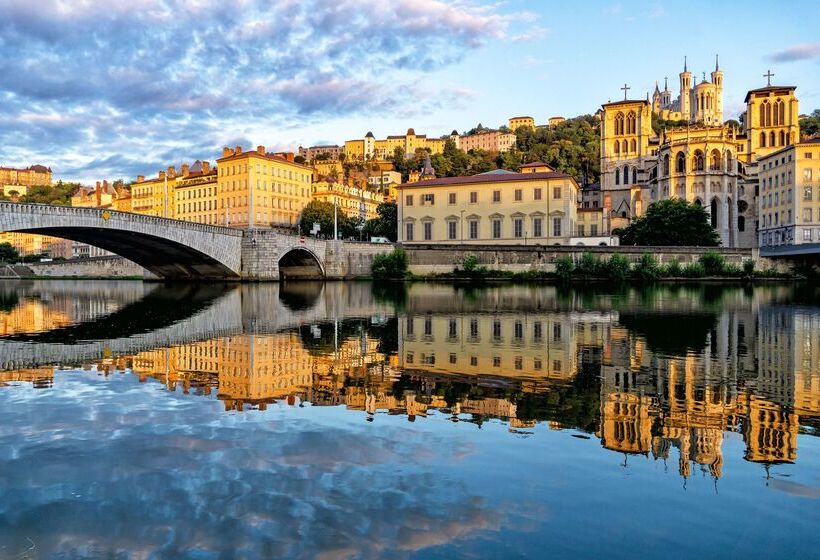 هتل Cour Des Loges Lyon, A Radisson Collection