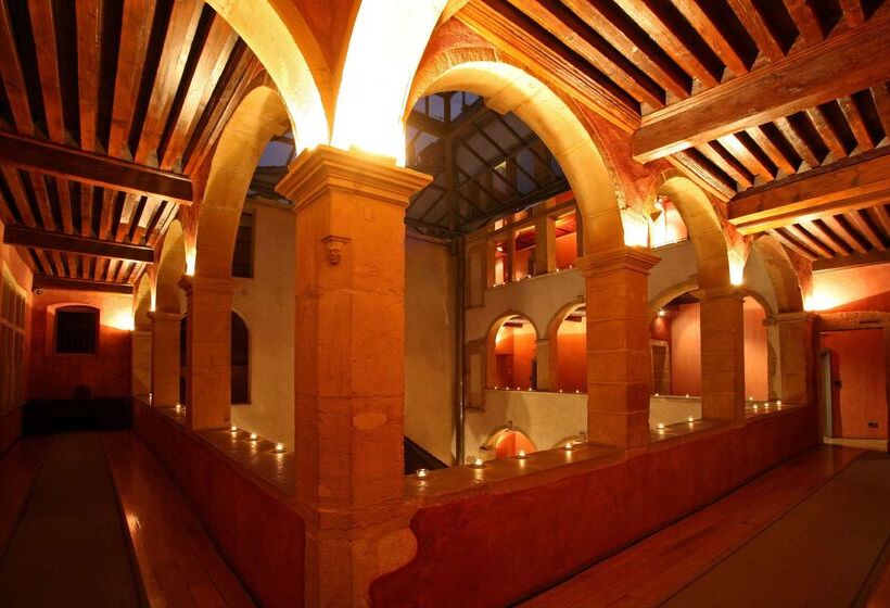 هتل Cour Des Loges Lyon, A Radisson Collection