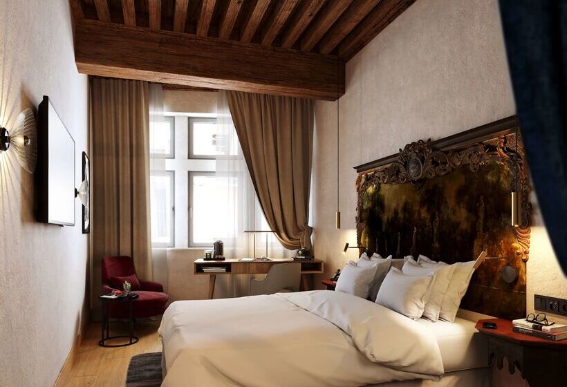 هتل Cour Des Loges Lyon, A Radisson Collection