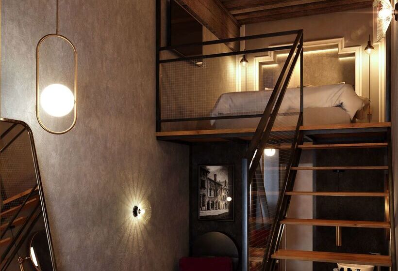 هتل Cour Des Loges Lyon, A Radisson Collection