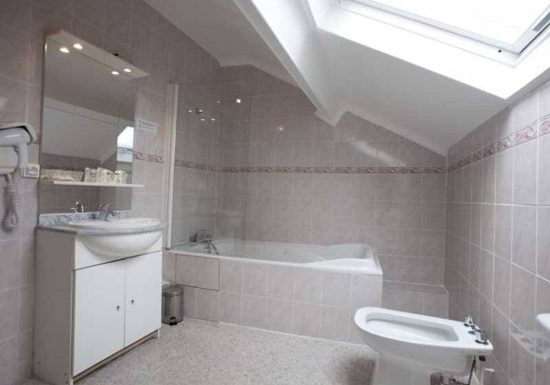 هتل Crystal Reims Centre