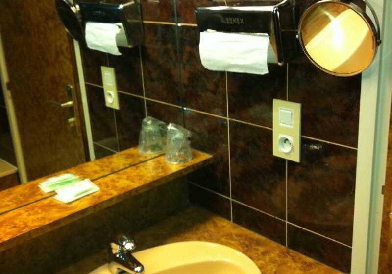 هتل Crystal Reims Centre