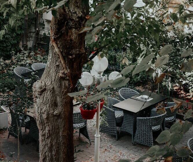 هتل Crystal Reims Centre