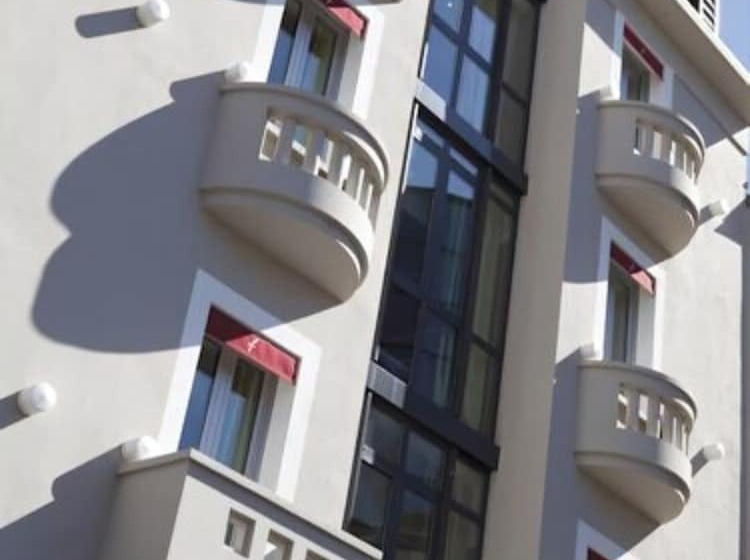 Отель De France