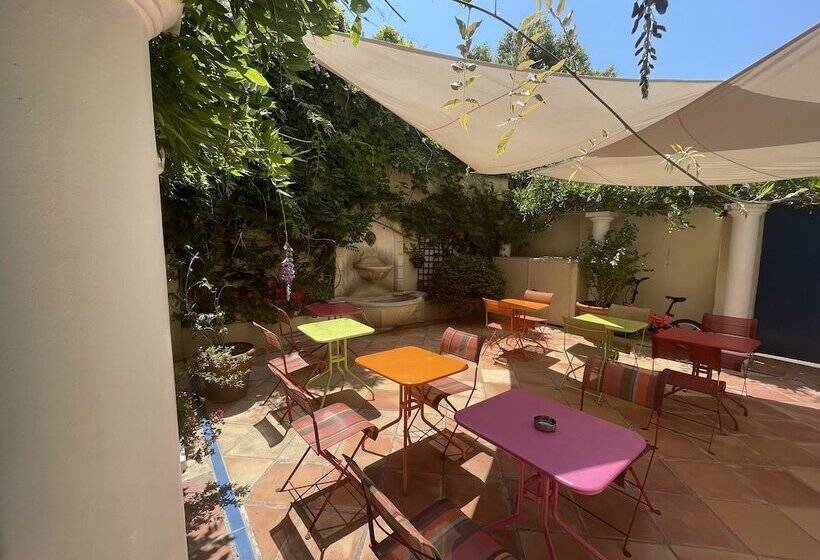 ホテル De La Fontaine