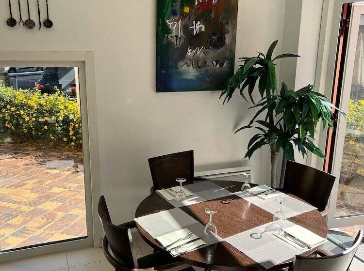 בית מלון כפרי Des Arcades De Cachan  Grand Paris Sud