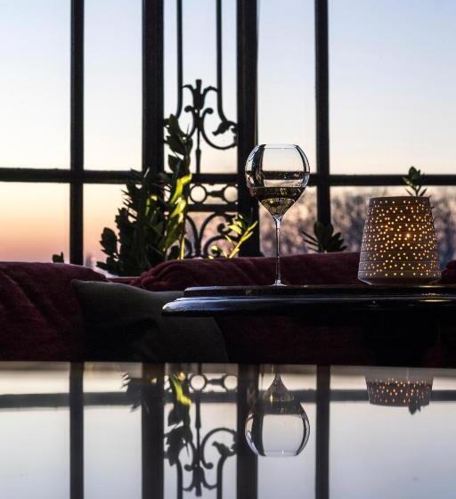 هتل Domaine Les Crayeres