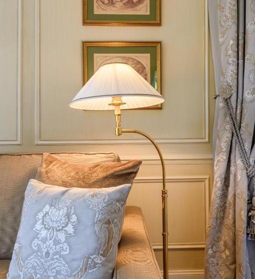 هتل Domaine Les Crayeres