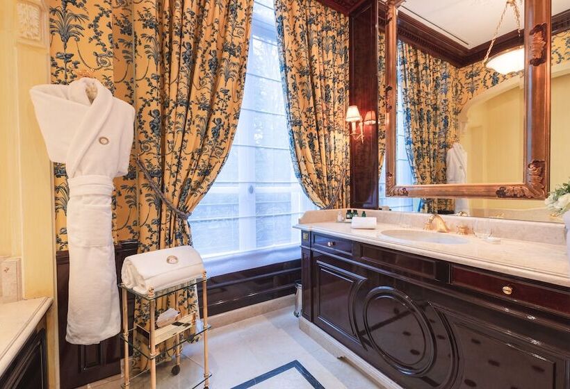 هتل Domaine Les Crayeres